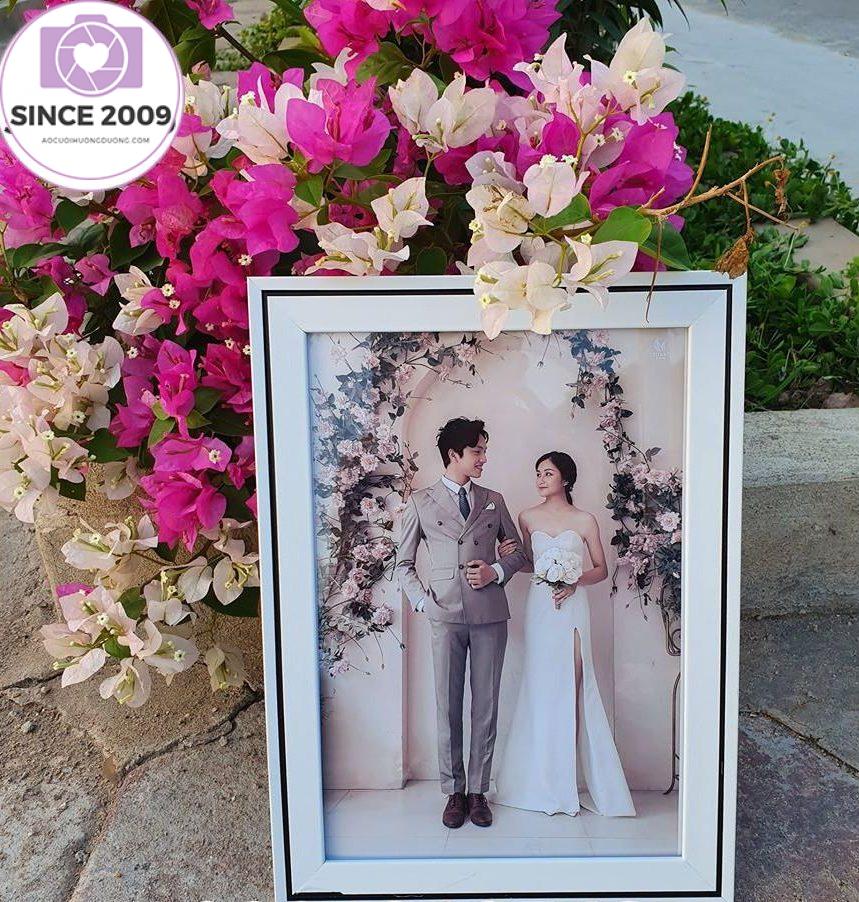 Tạo nên một bức ảnh cưới đáng nhớ trong khung ảnh cưới 13x18 tuyệt đẹp. Khung ảnh này sẽ giúp bạn giữ lấy kỷ niệm đáng nhớ trong ngày cưới của bạn và trưng bày chúng một cách đẹp mắt trong ngôi nhà của bạn.